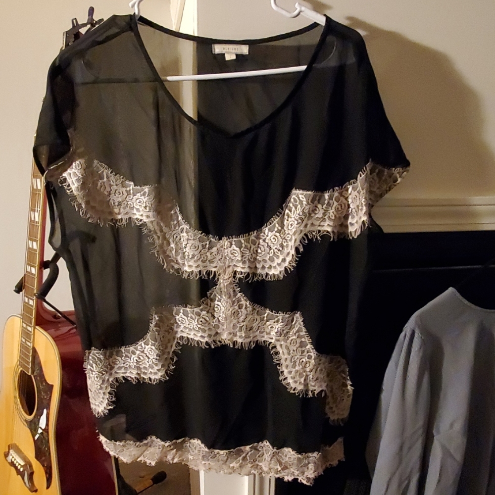 Pleione black sheer lace accent top sz L